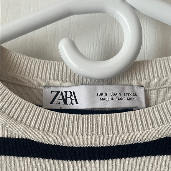 Zara Black and Cream Striped Crop Top - Picture 3 of 3